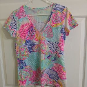Lily Pulitzer v-neck fitted tee